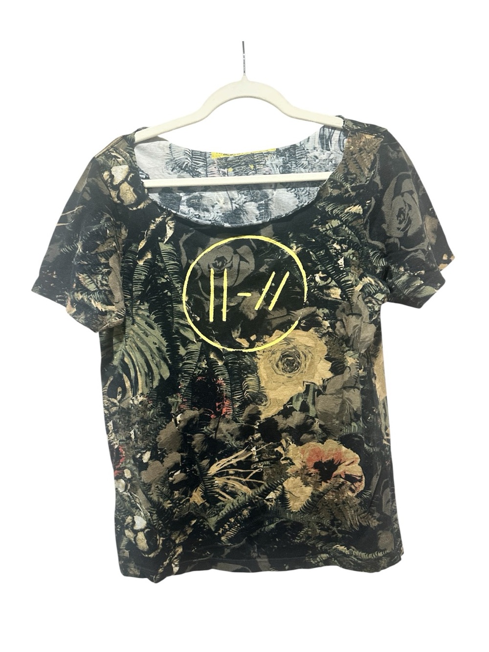Twenty One Pilots Floral Scoop Neck Bandito Tour Concert Band Tee Size M